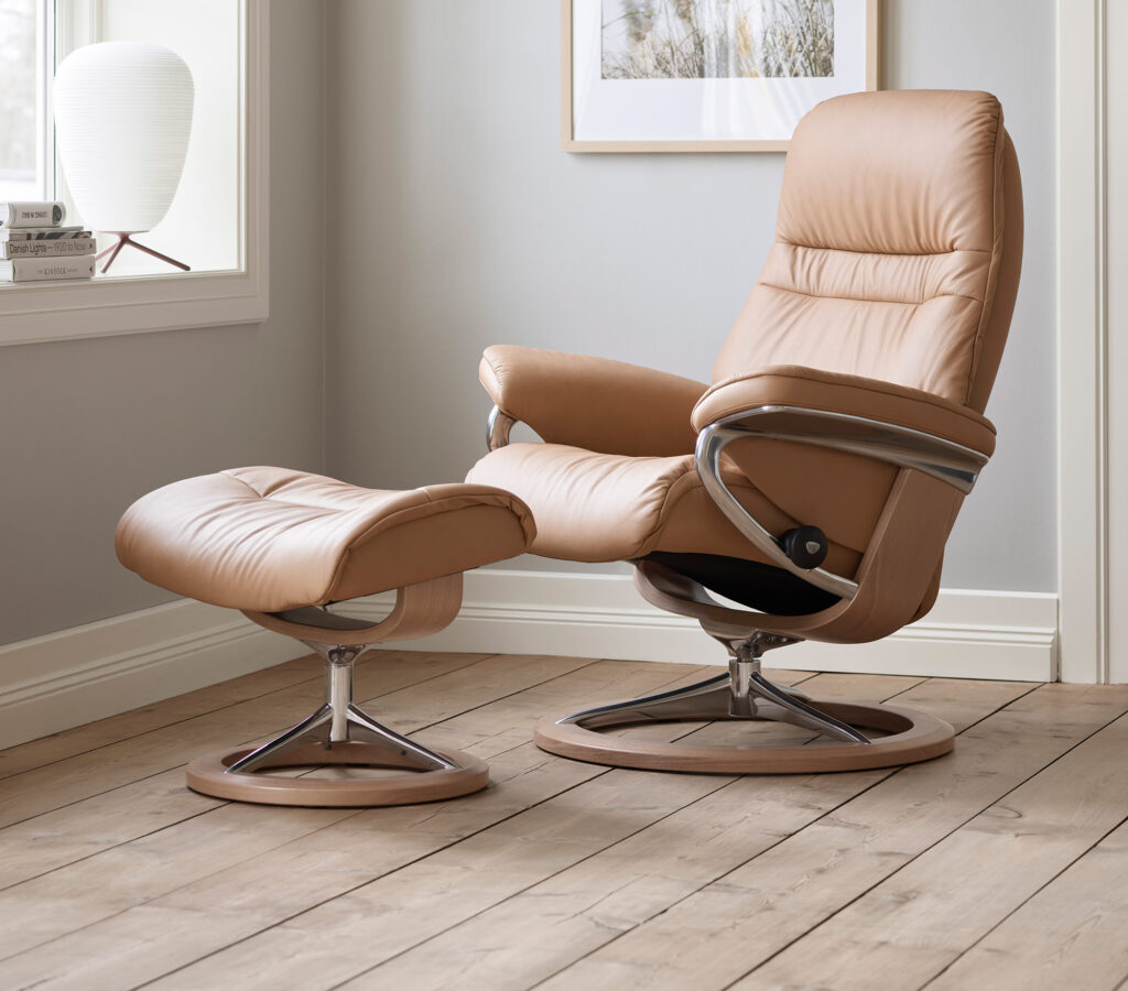 Stressless Sessel in hellbraunem Leder mit einem Runden Fuß in Buche