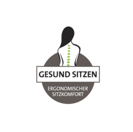 Ein Logo zeigt die stilisierte Rückansicht einer Person mit hervorgehobener Wirbelsäule, dargestellt durch eine vertikale Reihe grüner Punkte. Unter der Figur befindet sich ein weißes Rechteck mit dem Schriftzug „GESUND SITZEN“. Darunter steht in weißer Schrift auf grauem Hintergrund „ERGONOMISCHER SITZKOMFORT“. Die Gestaltung vermittelt klar den Fokus auf rückenschonendes, ergonomisches Sitzen und betont die Bedeutung einer gesunden Haltung.