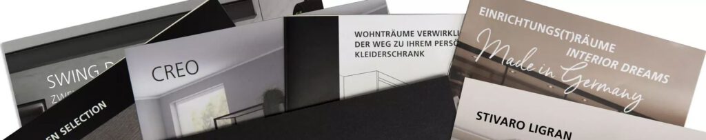 Raumplus Broschüren und Kataloge mit Titeln wie Creo, Swing, Wohnträume verwirklichen und Einrichtungs(t)räume – Inspiration für individuelle Möbelplanung.