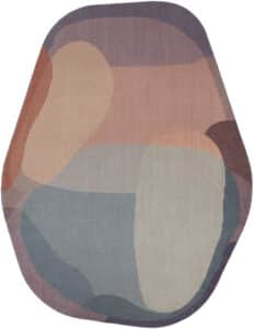 Unregelmäßig geformter Teppich mit überlappenden Mustern in Blau, Beige, Braun und Grau – modernes Design mit organischer Form und sanften Farbtönen für zeitgemäße Wohnräume.