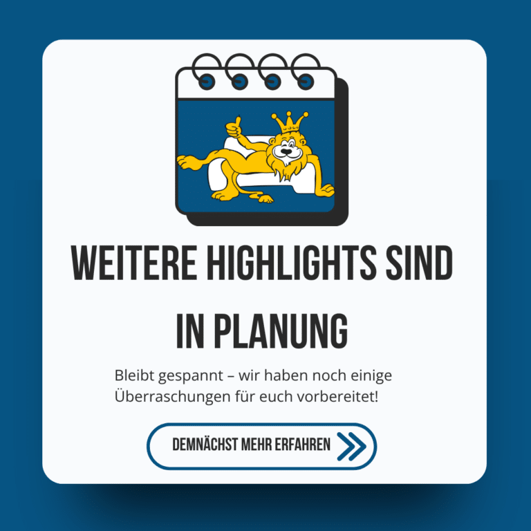 Illustration eines gelben Löwen mit Krone, der spielerisch auf dem Rücken liegt, eingebettet in ein Kalender-Icon. Darunter steht der Hinweis: ‚Weitere Highlights sind in Planung – bleibt gespannt!‘ sowie ein Button mit der Aufschrift ‚Demnächst mehr erfahren