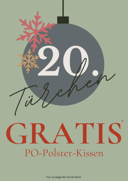 Festlich gestaltete Grafik mit einer großen Weihnachtskugel, beschriftet mit „20. Türchen“. Darunter steht „GRATIS* PO-Polster-Kissen“ als Hinweis auf ein kostenloses Sitzkissen, ergänzt durch „*nur solange der Vorrat reicht“. Das Angebot ist ausschließlich bei Möbel Homann in Braunschweig erhältlich – nur vor Ort und solange der Vorrat reicht.