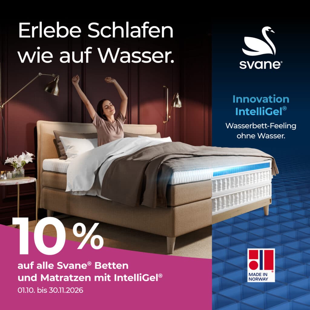 Person sitzt morgens entspannt in einem Svane® Bett mit IntelliGel®-Matratze, warmes Schlafzimmer mit braunen Wänden, weiches Licht, sichtbare blaue Gel-Schicht im Matratzenaufbau, Werbetext zu 10 % Rabatt auf Svane® Betten und Matratzen.