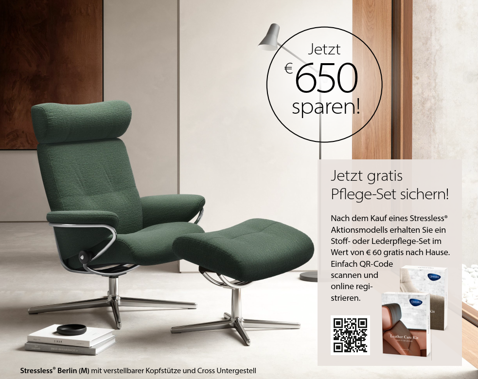 Stressless Berlin Relaxsessel in grün mit verstellbarer Kopfstütze und Cross‑Untergestell, daneben Aktionshinweise zu 650 € Ersparnis und kostenlosem Pflege‑Set.
