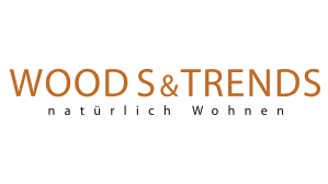 WOODS&TRENDS Logo in brauner Schrift mit dem Zusatz „natürlich Wohnen“ in Schwarz.